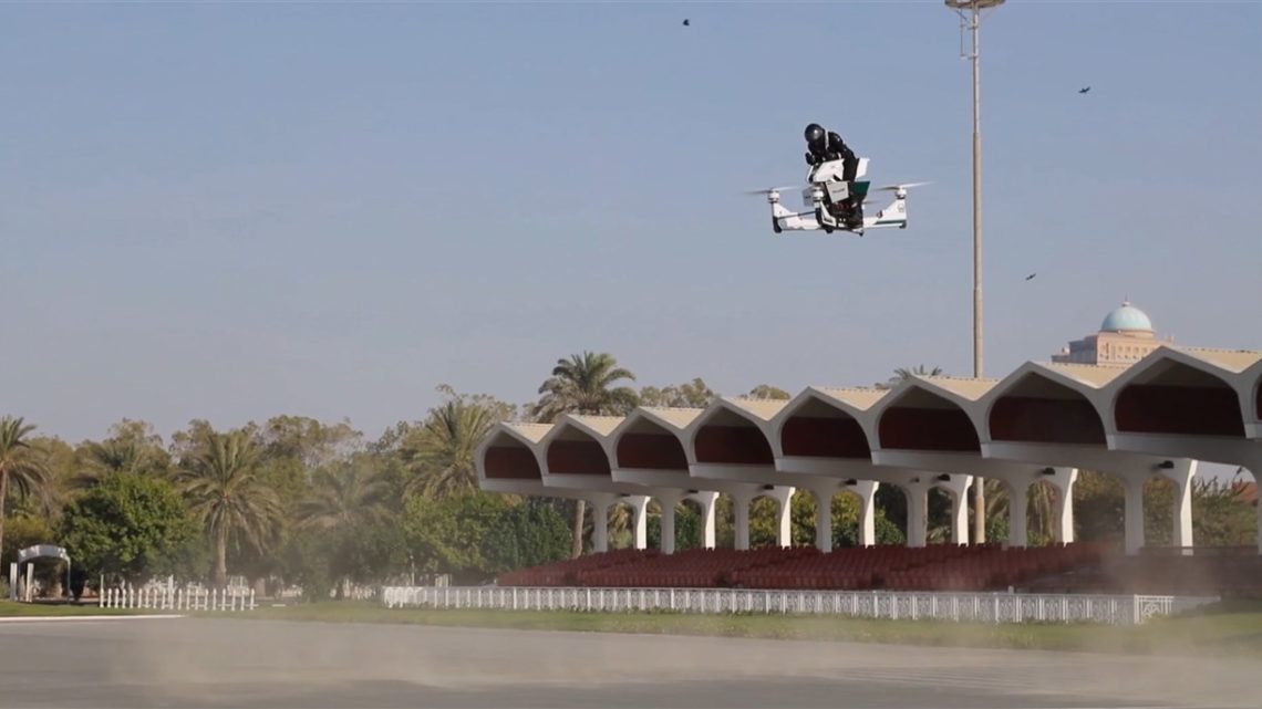 Летающий мотоцикл Scorpion-3: как далеко он летает и сколько стоит?